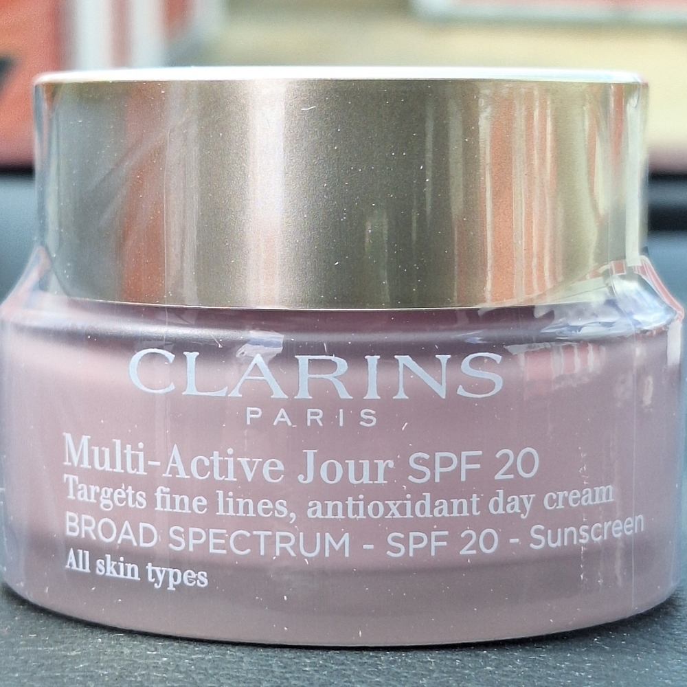 Clarins Multi-Active Jour SPF 20 - White and Pink
